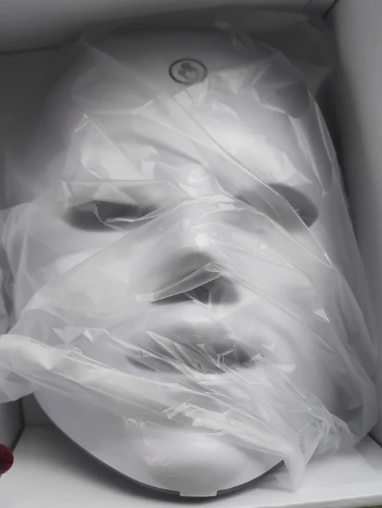 Beauty Mask LED Facial Mask in White - Skin Rejuvenation - Picture 2 of 3